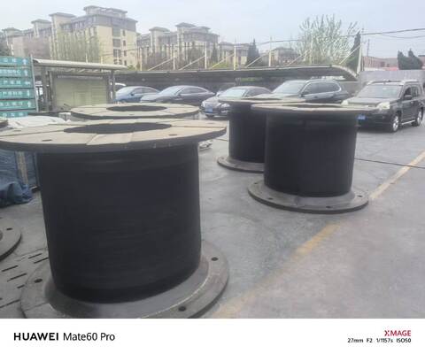 Instalación con tornillos o soldadura Fender de caucho de celda negra Solución ideal para proteger la infraestructura marina y los buques