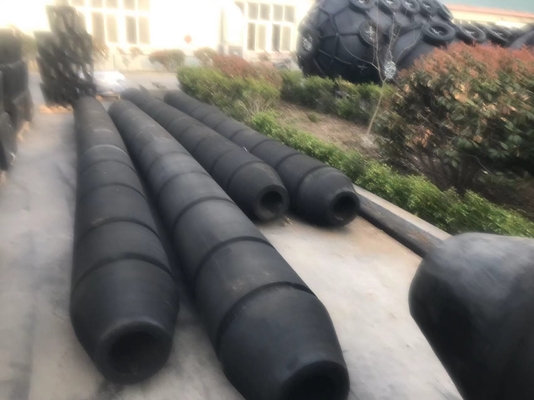 Fenders de remolcadores para proteger las embarcaciones acuáticas con una densidad excepcional 2.3-3.9 g/cm3 Dureza 70-85A