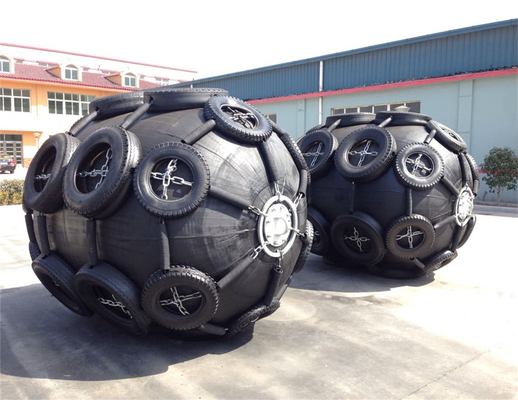 Fenders neumáticos marinos negros flexibles con durabilidad, fácil mantenimiento e instalación sencilla