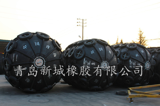Los parachoques inflables Balck son perfectos para aplicaciones marinas.