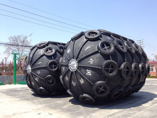 Fenders marinos neumáticos negros 3.3 * 6.5m para un rendimiento duradero
