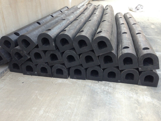Fenders D negros sólidos para una protección duradera