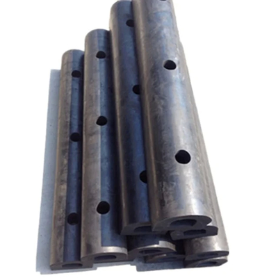 Fenders D negros sólidos para una protección duradera