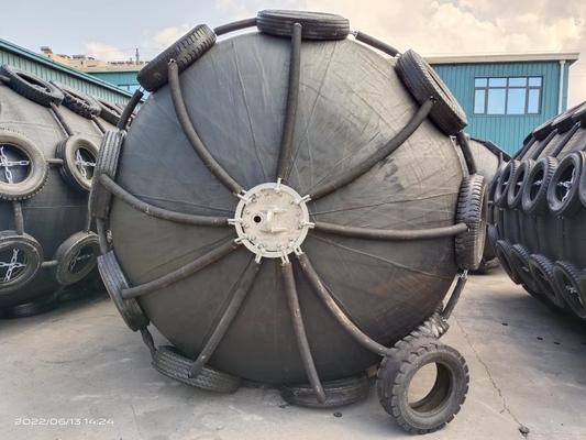 0.5-4.5m de diámetro Yokohama Marine Fender con baja fuerza de reacción y 2 años de garantía