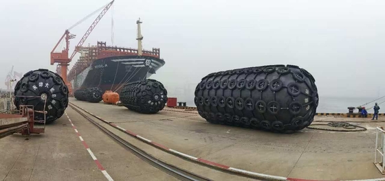 Rubro duradero negro Yokohama Marine Fender para protección de embarcaciones