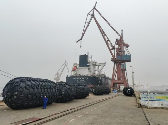 Rubro duradero negro Yokohama Marine Fender para protección de embarcaciones