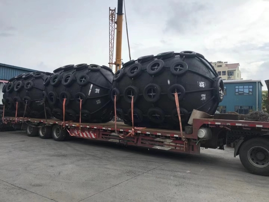Rubro duradero negro Yokohama Marine Fender para protección de embarcaciones