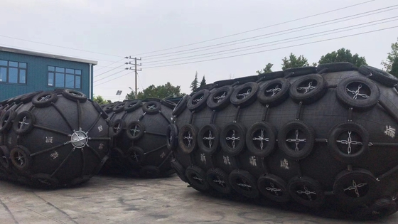 Rubro duradero negro Yokohama Marine Fender para protección de embarcaciones