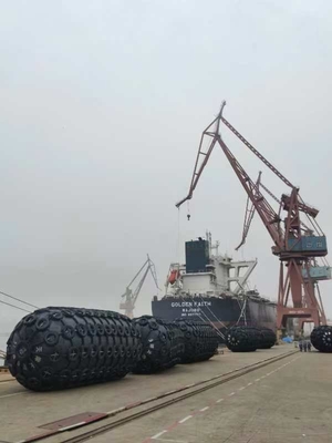0Diámetro de.5-4.5m Yokohama Marine Fender en negro para requisitos marinos personalizados