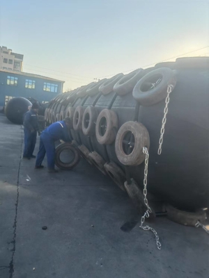 0Diámetro de.5-4.5m Yokohama Marine Fender en negro para requisitos marinos personalizados