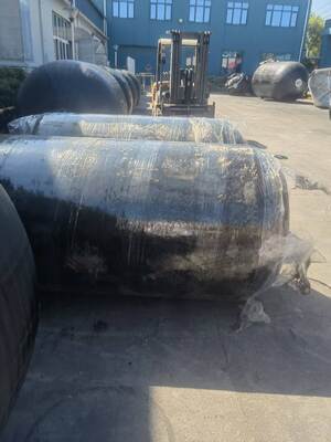 Defensas rellenas de espuma de poliuretano y goma diseñadas para evitar colisiones y mejorar la protección contra impactos