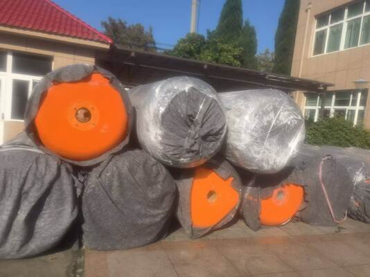 Defensas rellenas de espuma con período de 24 meses D3.0m X L5.0m Deflexión del 60 por ciento Solución duradera de protección para muelles marinos