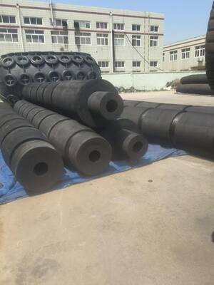 Dureza 70-85A Fenders de remolcadores de embarcaciones de carga pesada Capacidad de carga de molde y extrusión de embarcaciones Soluciones duraderas de protección marina