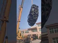 Carga de un guardabarros de goma de Yokohama en el contenedor